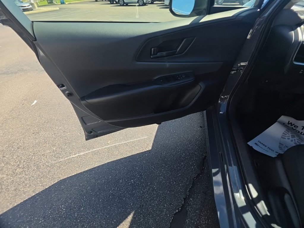 Used 2025 Toyota Prius LE FWD image 12