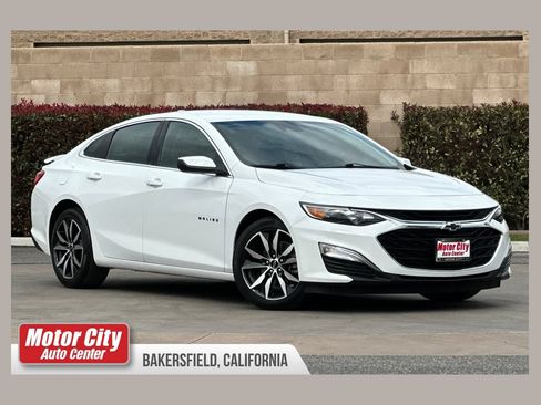 Used 2025 Chevrolet Malibu RS FWD image 1