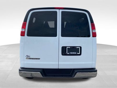 Certified 2025 Chevrolet Express 3500 LT w/ LT Preferred Equipment Group RWD image 4