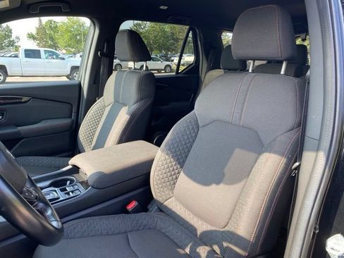 Used 2025 Honda Pilot Sport image 13
