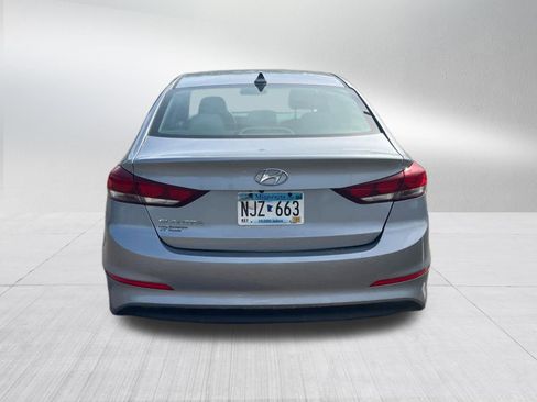 Used 2017 Hyundai Elantra SE FWD image 5