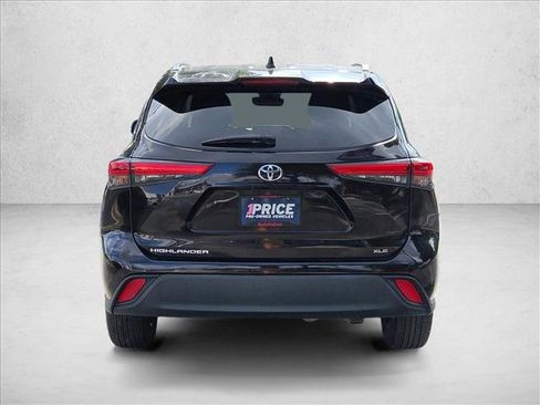 Used 2021 Toyota Highlander XLE FWD image 6