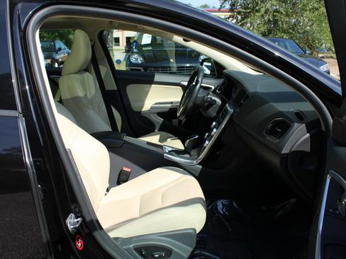Used 2018 Volvo S60 T5 Dynamic w/ Vision Package FWD image 30