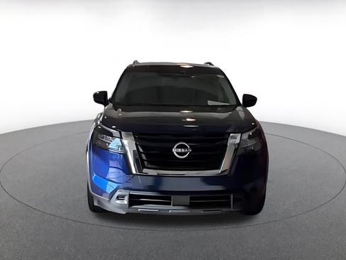 Used 2025 Nissan Pathfinder SV FWD image 4