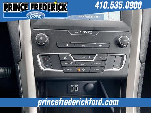 Used 2020 Ford Fusion SE image 30