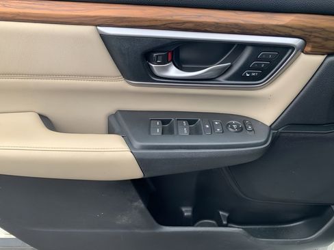 Used 2018 Honda CR-V Touring image 11