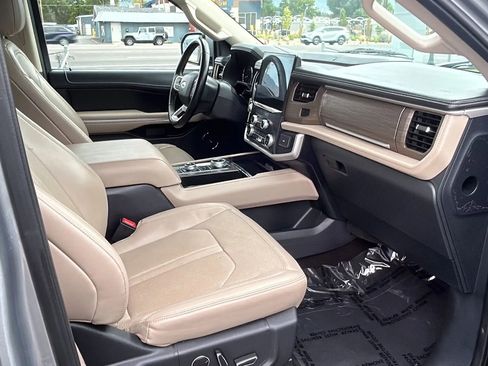 Used 2023 Ford Expedition Limited image 21
