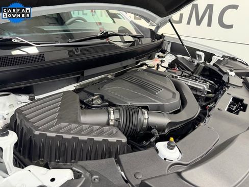 Used 2025 GMC Acadia Elevation image 6
