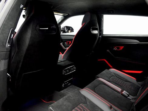 Used 2023 Lamborghini Urus Performante AWD/4WD image 9
