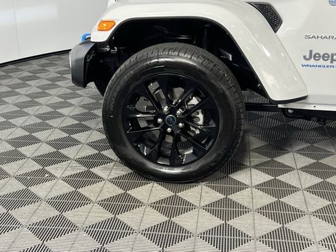 Used 2024 Jeep Wrangler Unlimited Sahara w/ Technology Group image 11