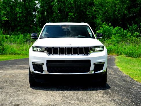 Used 2022 Jeep Grand Cherokee L Limited AWD/4WD image 5