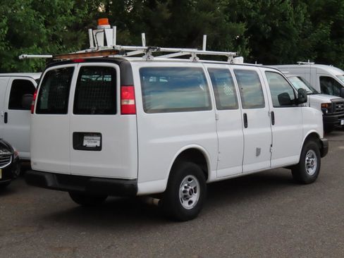 Used 2015 GMC Savana 3500 RWD image 23