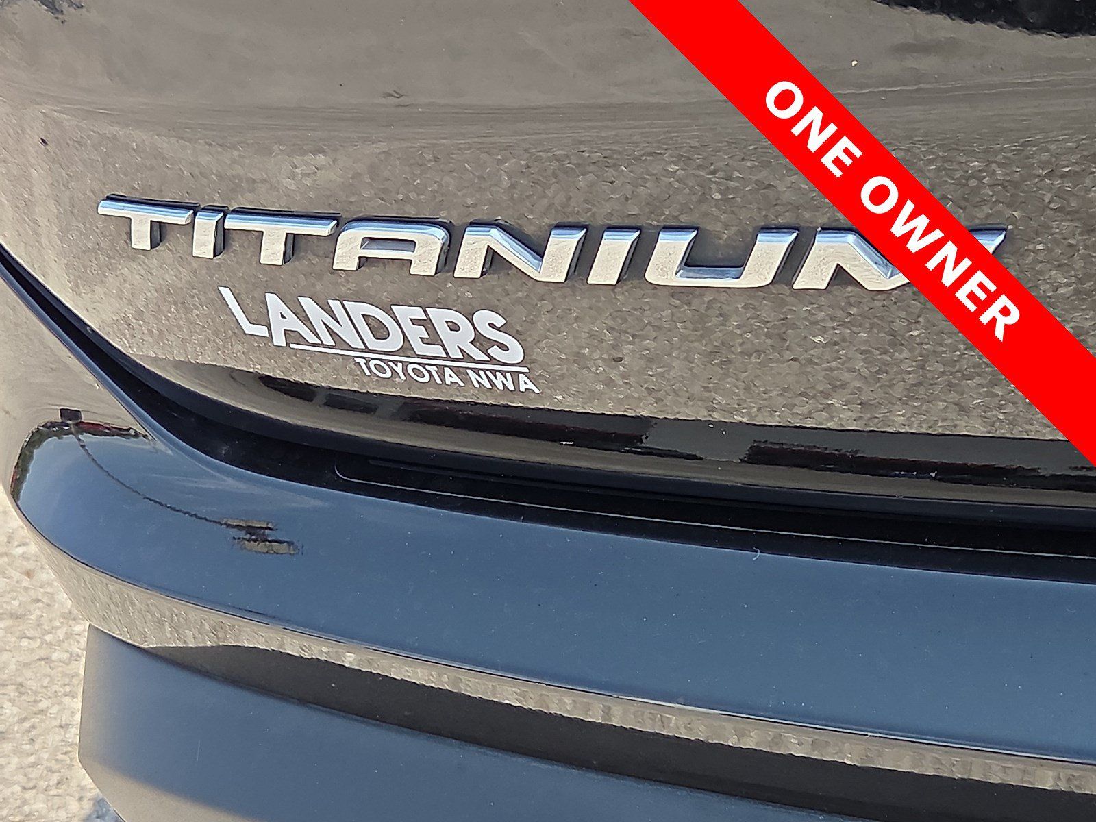 Used 2023 Ford Edge Titanium w/ Cargo Accessory Package AWD/4WD image 8