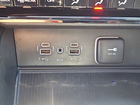 Used 2023 Jeep Grand Cherokee Altitude image 18