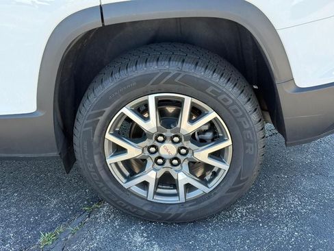 Used 2022 GMC Acadia SLE FWD image 6