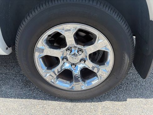 Used 2016 RAM 1500 Laramie w/ Convenience Group AWD/4WD image 4