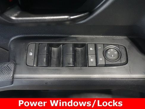 Used 2025 Toyota Tacoma SR5 image 5