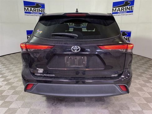 Used 2021 Toyota Highlander L image 17
