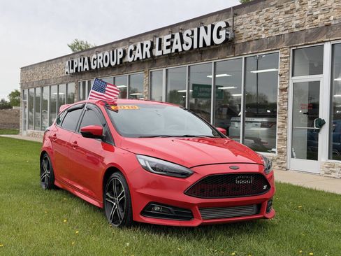 Used 2016 Ford Focus ST FWD image 2