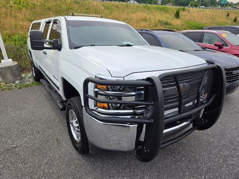 Used 2018 Chevrolet Silverado 2500 W/T AWD/4WD image 3