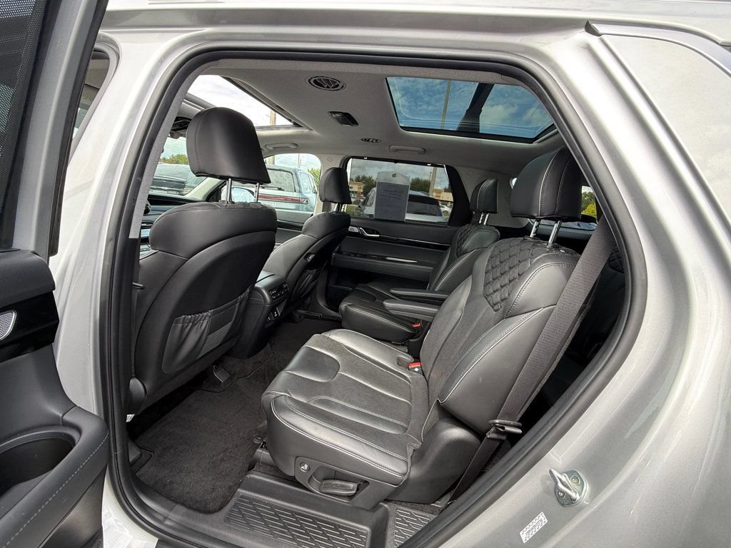 Used 2022 Hyundai Palisade Limited FWD image 12