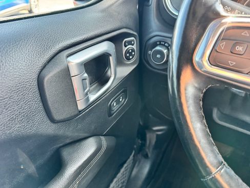 Used 2021 Jeep Wrangler Unlimited Sahara AWD/4WD image 14