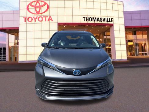 New 2025 Toyota Sienna XLE image 2