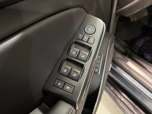 Used 2019 GMC Yukon SLT w/ Graphite Performance Edition AWD/4WD image 11