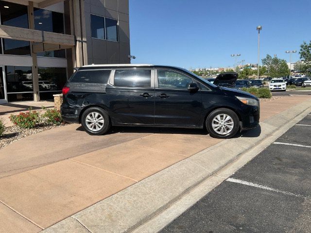 Used 2015 Kia Sedona LX w/ LX Convenience Package FWD image 2