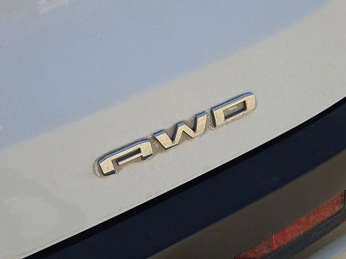 Used 2023 GMC Acadia SLT AWD/4WD image 13