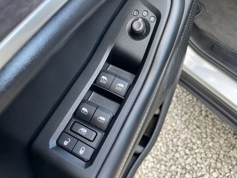 Used 2023 Jeep Grand Cherokee L Limited w/ Black Appearance Package AWD/4WD image 27