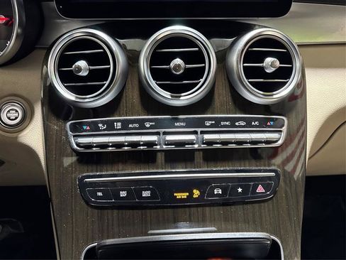 Used 2020 Mercedes-Benz GLC 300 4MATIC image 27