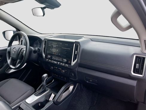 Used 2025 Nissan Frontier SV w/ SV Convenience Package RWD image 27