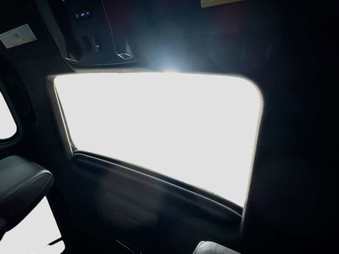 Used 2015 Cadillac Escalade ESV Platinum image 28