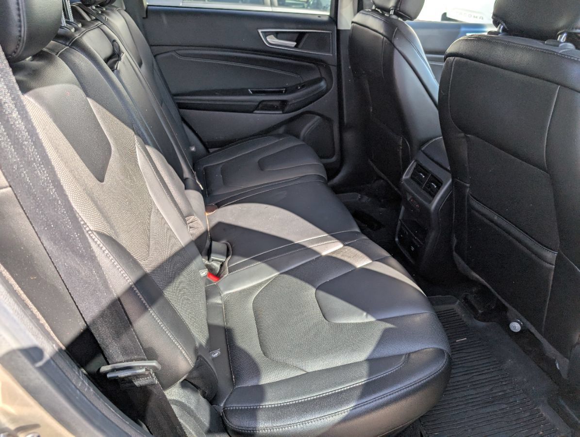 Used 2017 Ford Edge Titanium w/ Equipment Group 301A AWD/4WD image 9