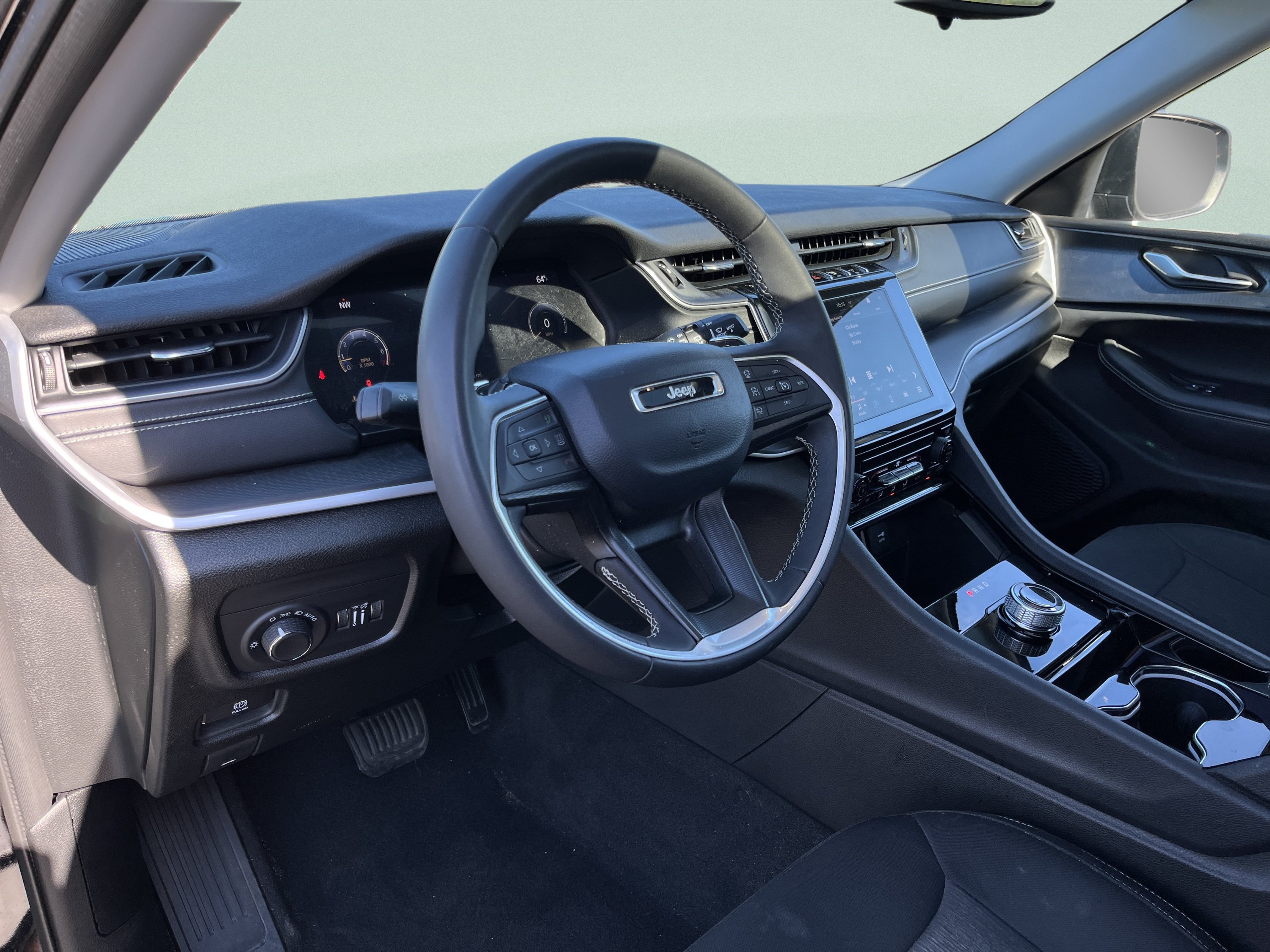 Used 2023 Jeep Grand Cherokee Laredo X AWD/4WD image 15