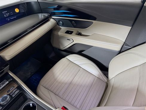 Used 2024 Lincoln Nautilus Reserve w/ Equipment Group 202A image 23