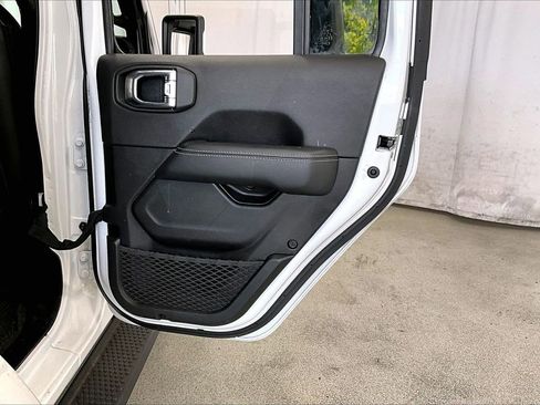 Used 2022 Jeep Wrangler Unlimited Sahara AWD/4WD image 23