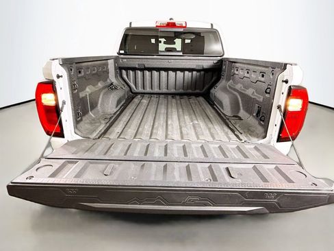 Used 2024 GMC Canyon AT4 AWD/4WD image 24