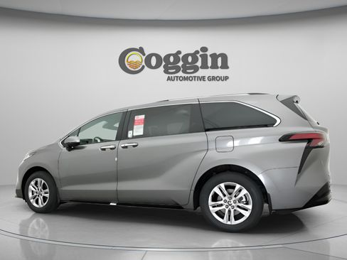 New 2026 Toyota Sienna Limited FWD image 7