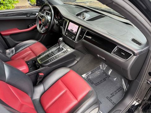 Used 2018 Porsche Macan Sport Edition AWD/4WD image 33