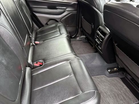 Used 2023 Jeep Grand Cherokee Limited AWD/4WD image 12