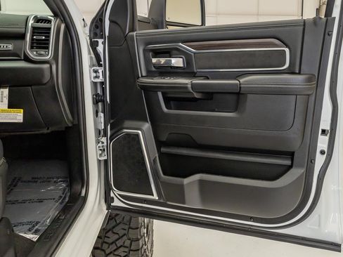 Used 2026 RAM 2500 Laramie AWD/4WD image 43