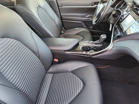 Used 2019 Toyota Camry SE image 14