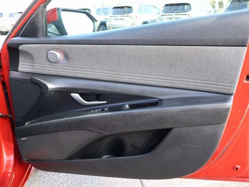 Certified 2022 Hyundai Elantra Limited image 9