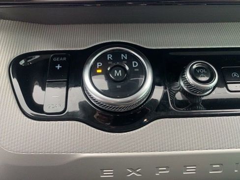 New 2025 Ford Expedition Active image 24