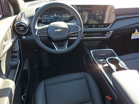 New 2026 Chevrolet Equinox LT w/ Convenience Package II image 9