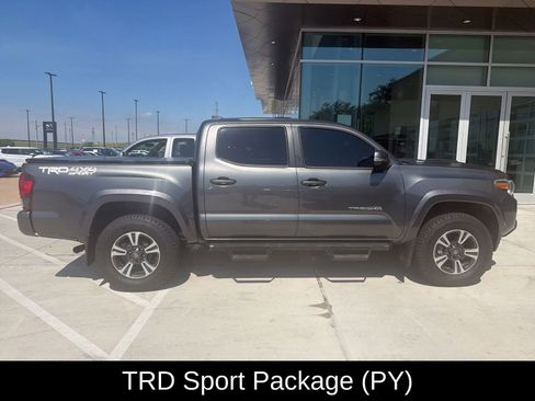 Used 2019 Toyota Tacoma TRD Sport AWD/4WD image 4