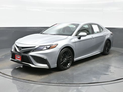Used 2023 Toyota Camry XSE image 2