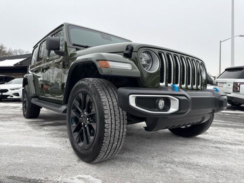 Used 2022 Jeep Wrangler Unlimited Sahara w/ Safety Group image 9